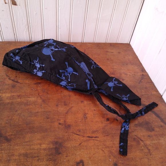 Black and Blue Skull and Crossbones Biker Skull Cap - Picture 1 of 5
